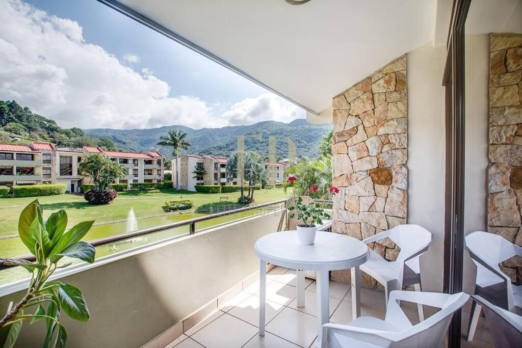 Cr Mariposa Rentals Lakeview Penthouse With Office Space, Pool, Gym, Tennis Santa Ana  Esterno foto